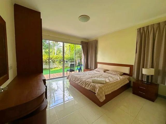 สนามบินภูเก็ต 1.7 กม. ตลาดนัดในยาง 1.8 กม. ให้เช่าบ้านเดี่ยวชั้นเดียวหรูหรา 50ตร.วา. 200 ตร.ม. พร้อมเฟอร์ 2นอน 1น้ำ