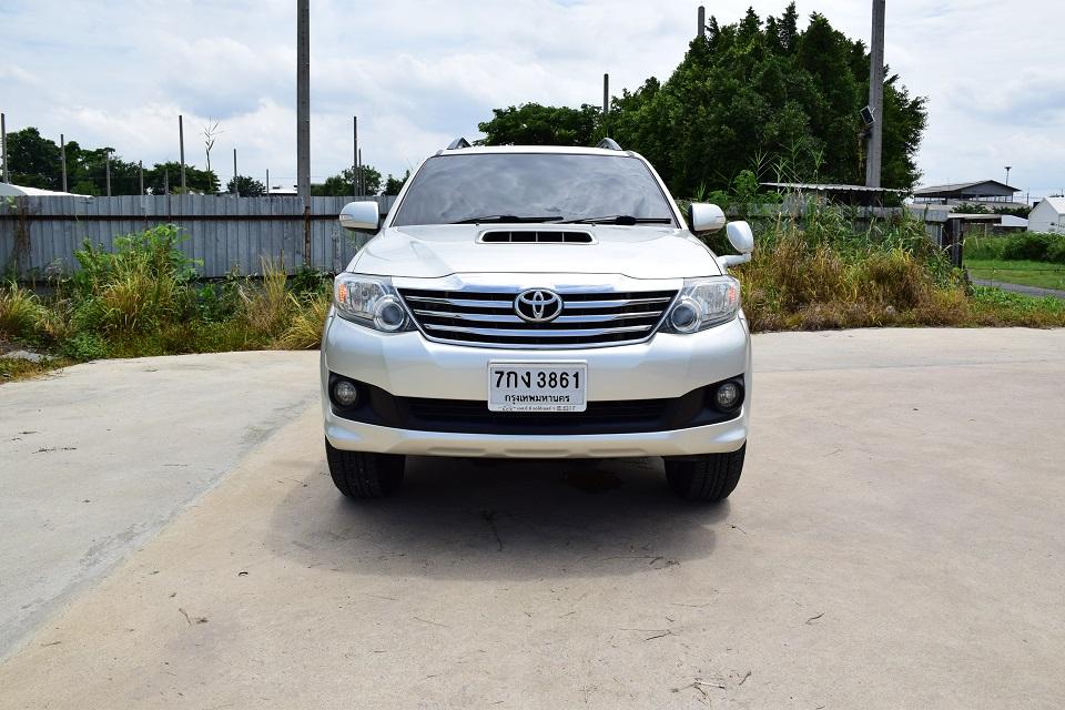 รถครอบครัว SUV ฟรีดาวน์ TOYOTA FORTURNER 3.0V คอมมอลเรลดีเซล VN-TURBO ออโต้เบาะหนังไฟฟ้า แอร์จอ แอร์หลังคา แม็กสวยยางใหม่ จอทัสกรีนโทร095740122ไลUTBP รูปที่ 2