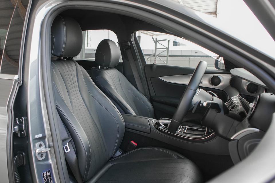 Mercedes-Benz E350e AVANTGARDE ปี 2019ไมล์ 73,xxx km.มาในราคาเพียง 739,000 บาท รูปที่ 9