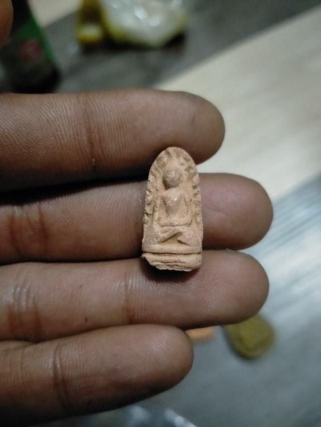 พระรอดสวยเดิมครับ...