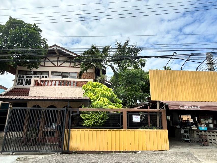 ขายบ้านเดี่ยว หลังมุม พร้อมที่ดินและกิจการร้านอาหาร ทำเลดี ซ.บางกระดี่ 3 พระราม 2  2