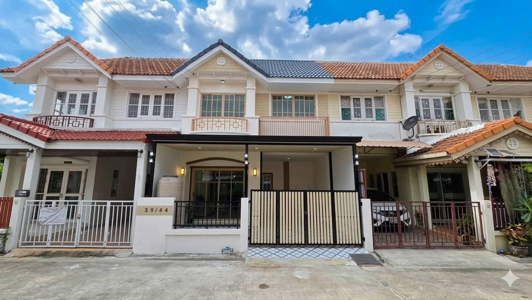 หมู่บ้านเปี่ยมสุข-บางใหญ่  ซอยกันตนาทาวน์เฮาส์ 2 ชั้น ตกแต่งใหม่พร้อมอยู่ ทำเลบางใหญ่ 1