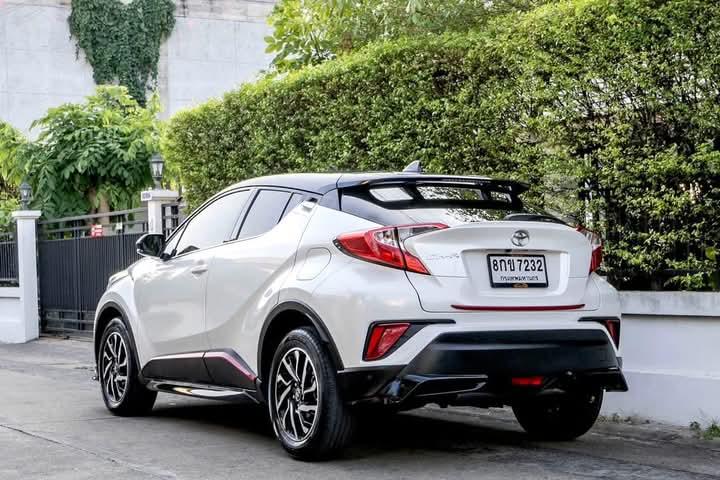 TOYOTA CHR สีขาว 2