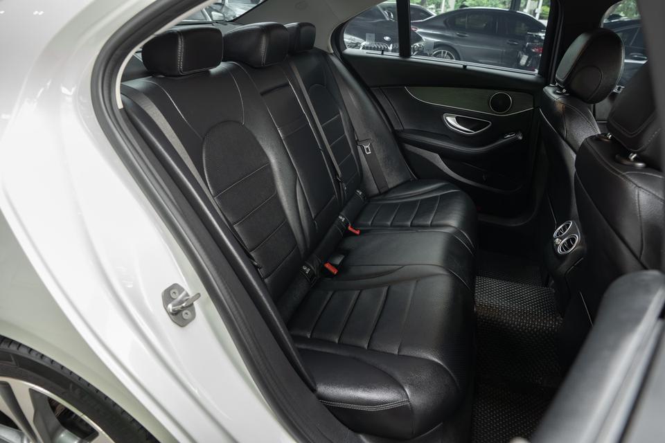“Mercedes-Benz C220d Avantgarde” ปี 2020 6