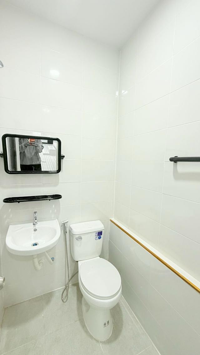 ชายบ้าน หมู่บ้านปิ่นฤทัย ซ.25 11