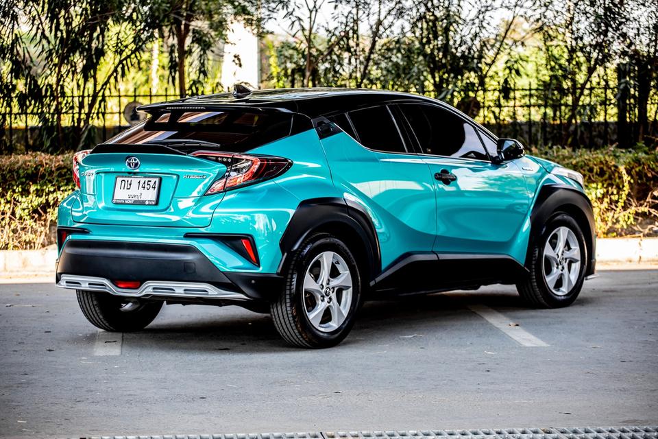 Toyota CHR 1.8 HV HI ปี 2018 สีเขียว มือเดียวป้ายแดง 5