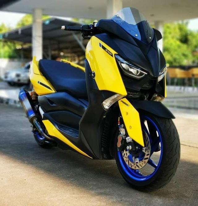 Yamaha x-max สีเหลือง