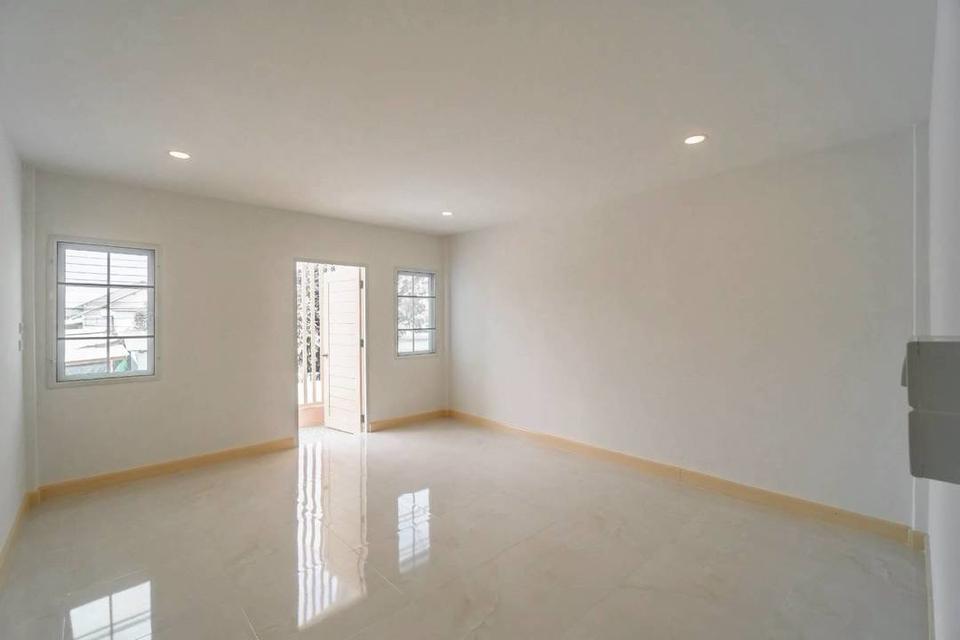 หมู่บ้านรัตนาธิเบศร์ 8