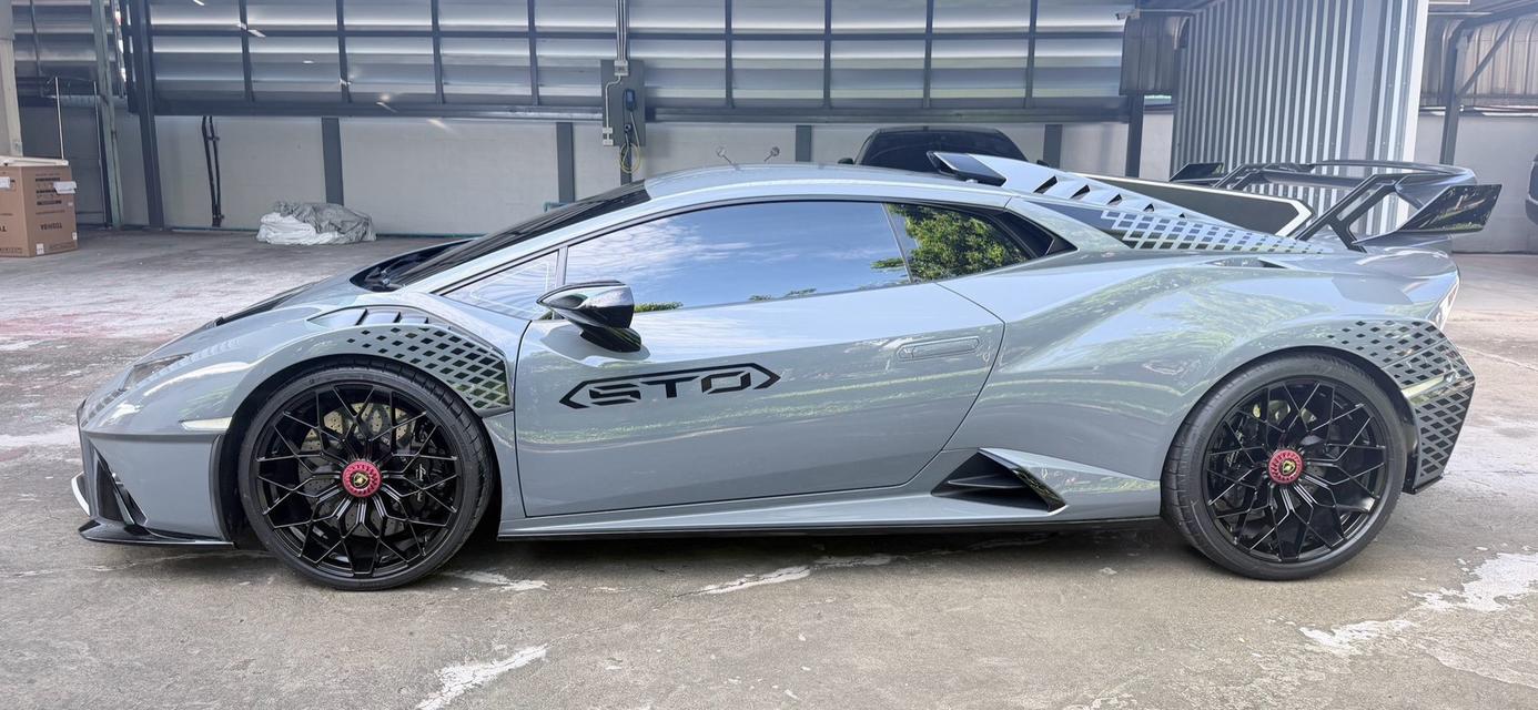 Lamborghini huracan STO รูปที่ 7
