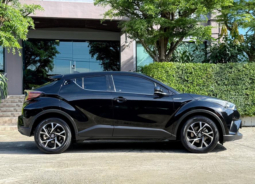 2020 TOYOTA CHR HV HI รถมือเดียวออกป้ายแดง รถวิ่งน้อย เข้าศูนย์ตามระยะ รถไม่เคยมีอุบัติเหตุครับ
