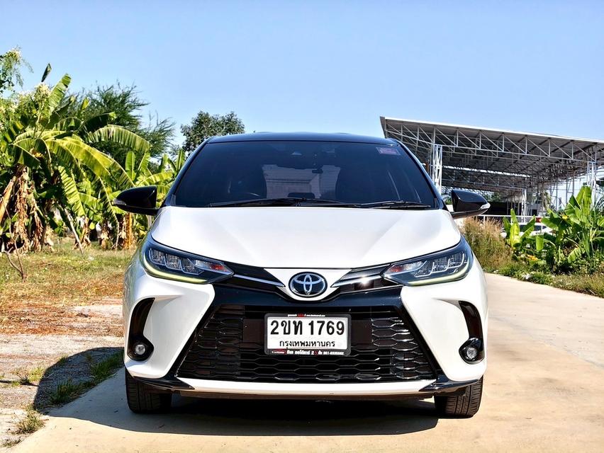TOYOTA Yaris 1.2 Premium Sport X รุ่นท๊อป หลังคาดำโรงงาน  A/T ปี 2021