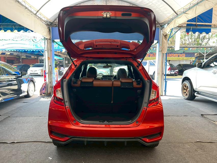 รถบ้าน มือเดียวป้ายแดง ฟรีดาวน์ได้ 15