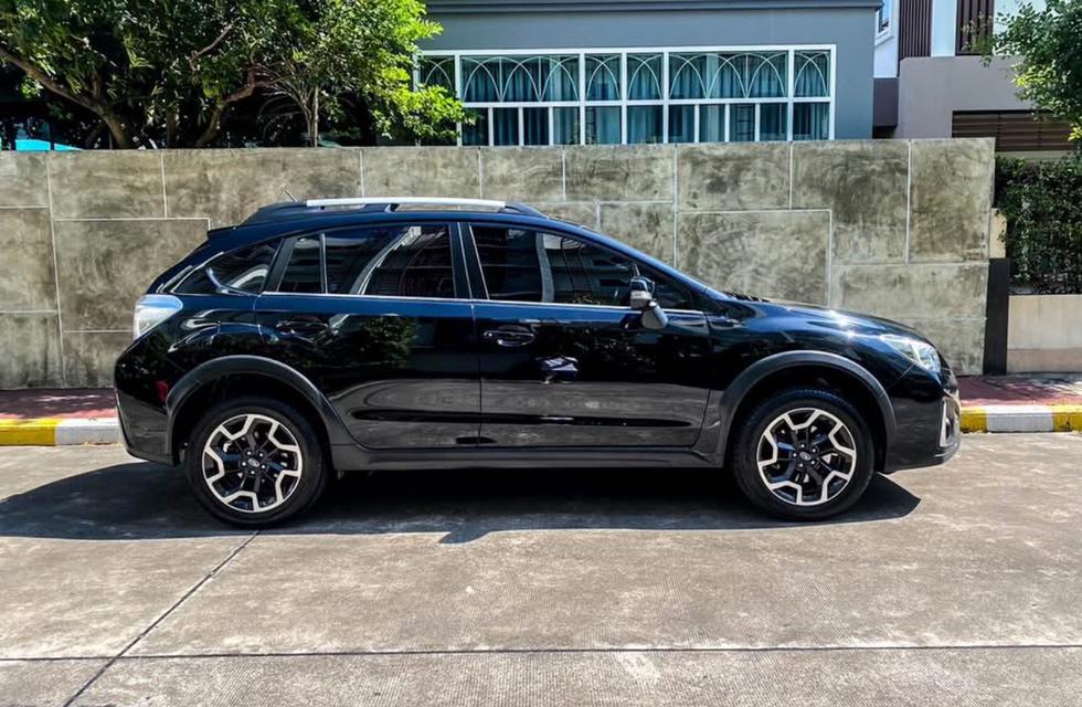 ปล่อยต่อ SUBARU XV ปี 2017 สีดำใหม่มากพร้อมขับขี่ 3