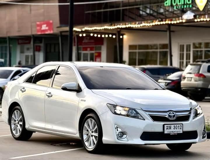 Toyota Camry ปี 2012 สีขาว 2