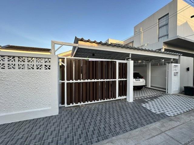 ให้เช่า บ้านชั้นเดียว หมู่บ้านสัมมากร รามคำแหง112 ซอยเมน บ้านรีโนเวทใหม่ การเดินทางสะดวก ของกินสะดวก มีร้านอาหาร ร้านค้ามากมายในหมู่บ้าน 13