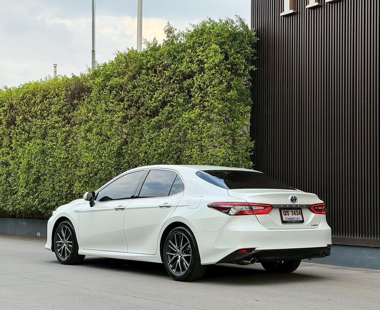 TOYOTA CAMRY 2.5 HEV Premium MNC Sunroof ปี23 สีขาวมุก สวยสุดในรุ่น มือเดียว สภาพป้ายแดง