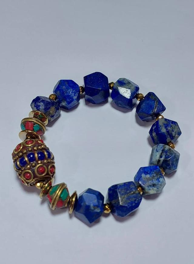 ข้อมือหิน lapis lazuli คั่นแร่เฮมาไทต์ลูกปัดเนปาล 13×14 mm ยาว 18 cm.
