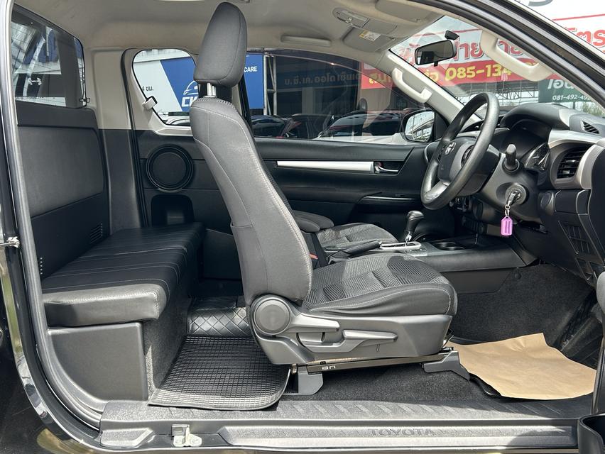Toyota Hilux Revo 2.4 Entry Smart Cab Prerunner AT ปี 2021  ผ่อน 8,957 บาท รูปที่ 3