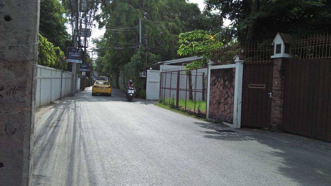RENT LAND SMALL  CLOSED ROAD IN THE SOI SUKHUMVIT 71 suitable for  project Phrakhanong   3