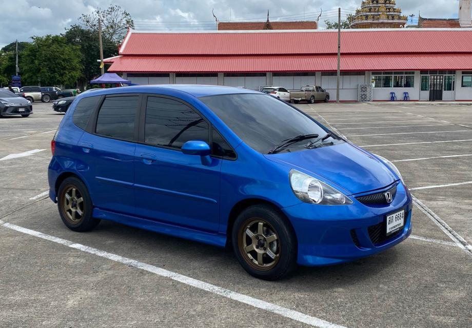 Honda Jazz ปี 2005 สภาพดีพร้อมใช้งาน 2