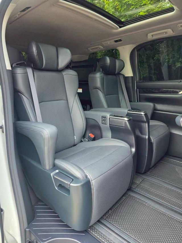 Toyota ALPHARD 2.5SC PACKAGE สีขาว ปี 2020 ไมล์ 22,000 กม.  13
