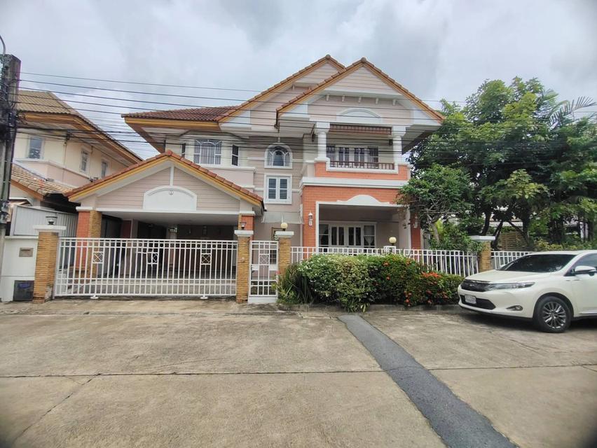 ให้เช่าบ้านเดี่ยว 2ชั้นเนื้อที่ 60ตร.ว พื้นที่ใช้สอย 200ตร.ม 3ห้องนอน 3ห้องน้ำ เฟอร์ครบ ถนนเฉลิมพระเกียรติ ร.9 สวนหลวง ร.9  ราคาเช่า 35,000 บ/ด