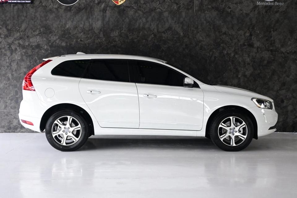 (แจ้งรหัสรถ JRS4136) 🚘 VOLVO XC60 T5 2016 รูปที่ 3