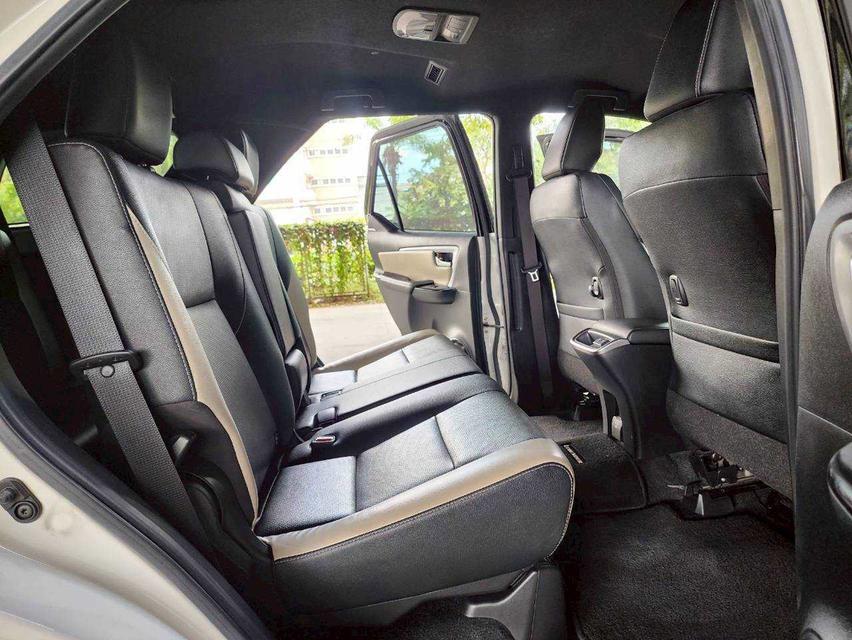 🔥ฟรีดาวน์ รถสวยมือเดียว ตัวท๊อปสุด รถเดิมๆ น๊อตไม่ขยับ Toyota Fortuner 2.8 LEGENDER BLACK TOP 4WD AT ปี 2022 16