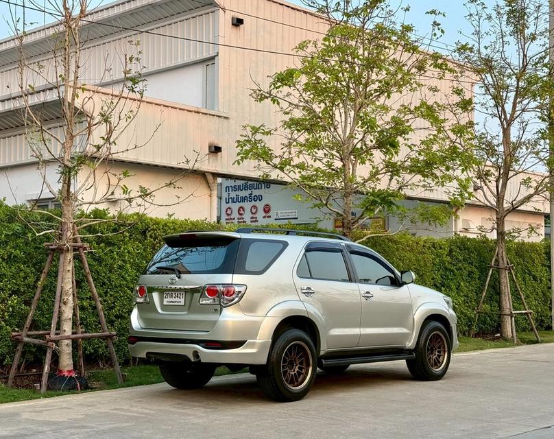 Toyota Fortuner 2.7V auto ปี 2013 โฉมหน้าแชมป์ สีบรอนซ์ทอง เจ้าของดูแลอย่างดี มือเดียว รูปที่ 3