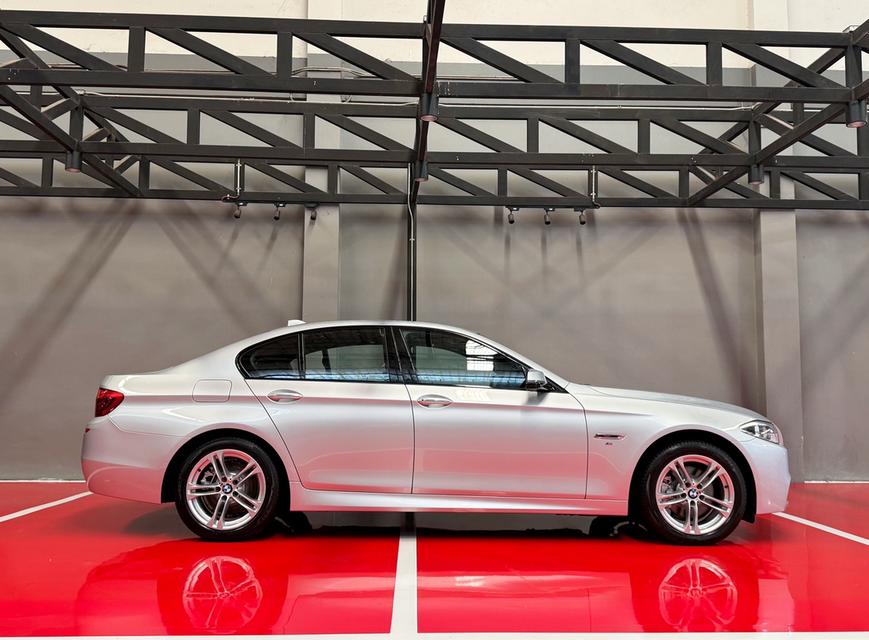 2015 BMW 525D MSPORT LCI รถมือเดียวออกป้ายแดง รถวิ่งน้อย เข้าศูนย์ทุกระยะ รถไม่เคยมีอุบัติเหตุครับ รูปย่อยที่ 2