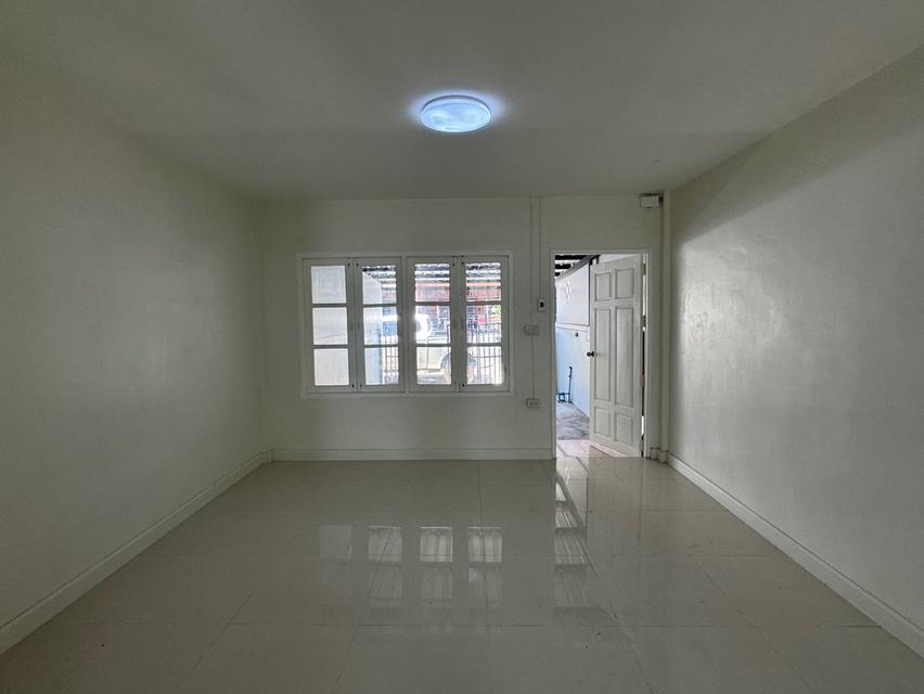 ให้เช่าทาวน์เฮาส์ บ้านร่มเงาไม้ บางบัวทอง 2 ห้องนอน ใกล้รถไฟฟ้าสายสีม่วง 8