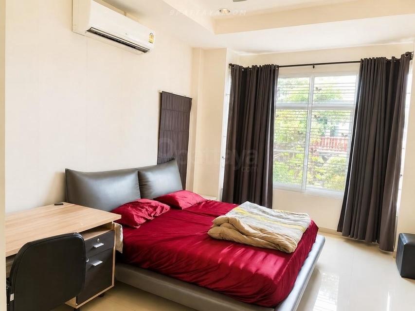For Sale — Corner Detached House with Tenant, Prime Pattaya Location 85sqw 340sqm 4bedrooms 4bathrooms Buyer can receive rental income immediately 5