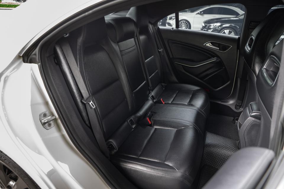 “Mercedes-Benz CLA180 Urban” ปี 2014 6