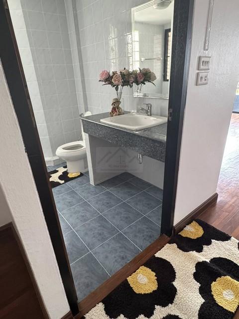 ให้เช่า โฮมออฟฟิศ 4 ชั้น ดาดฟ้า หลังริม 500 ตรม. 8 ห้องใหญ่ ซอยสุขุมวิท 4 ใกล้ BTS นานา 11