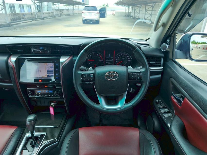 รหัสรถ CAT53 2018 Toyota Fortuner 2.8V TRD Sportivo Black Top 9