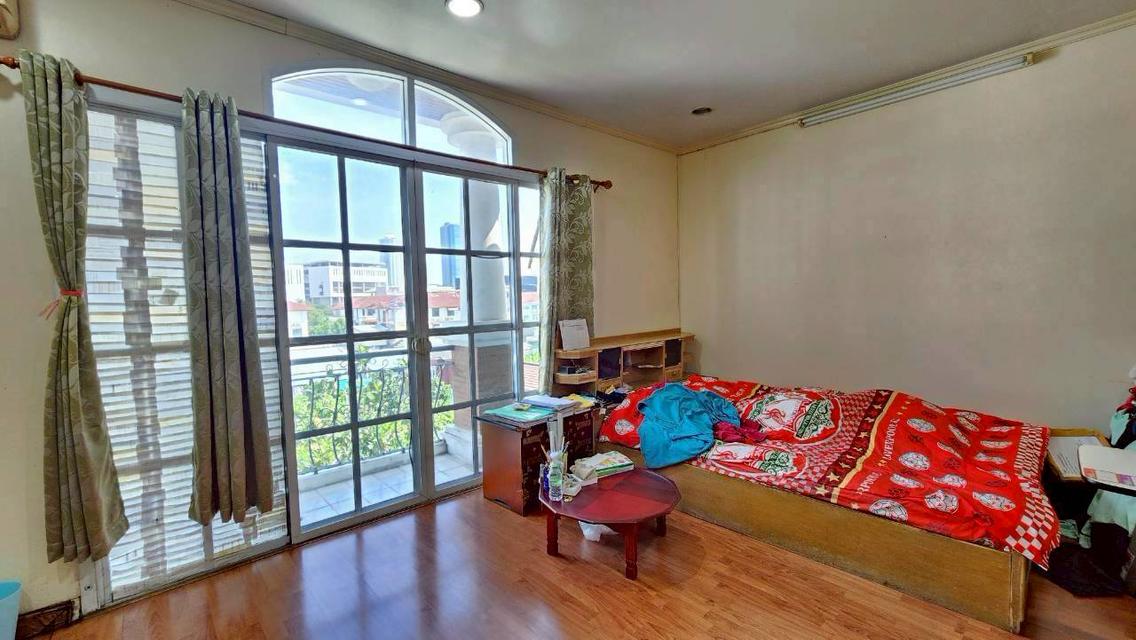 ขายด่วน ทาวน์โฮม 4 ชั้น หมู่บ้านอรุณพัฒน์ สาธุประดิษฐ์-พระราม 3 "บ้านสภาพดี ไม่ทรุด ไม่ร้าว ทำเลศักยภาพ ใกล้ Central พระราม 3" 7 ห้องนอ 4 ห้องน้ำ 19