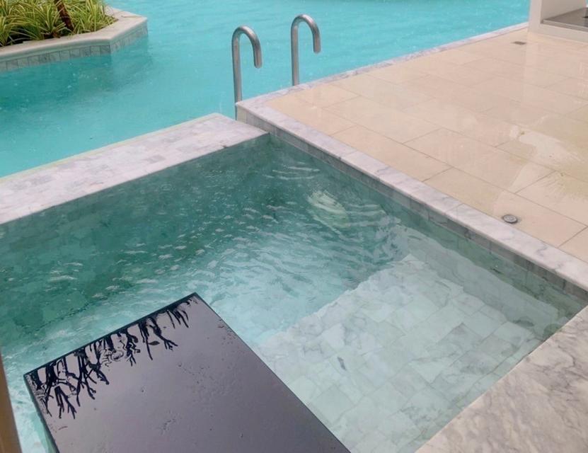 ขายราคาพิเศษ คอนโดติดชายหาด Grand Florida Pattaya ห้องสุดท้ายชั้น1 เชื่อมสระใหญ่ มีจากุซซี่ส่วนตัว ใกล้คลับเฮ้าส์ ตกแต่งครบ 2