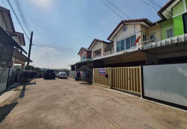 ขายทาวน์เฮ้าส์ หมู่บ้านซื่อตรง สายไหม ซอยหทัยราษฎร์ 98 เนื้อที่ 20 ตร.ว. บ้านสวย พร้อมอยู่ 2