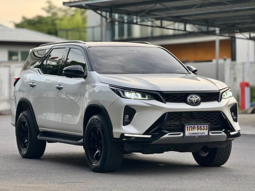 TOYOTA FORTUNER Wagon 4dr Legender 7st Auto 6spRWD 2.8DCT 4WD Y2021 สีขาว ออโต้  2
