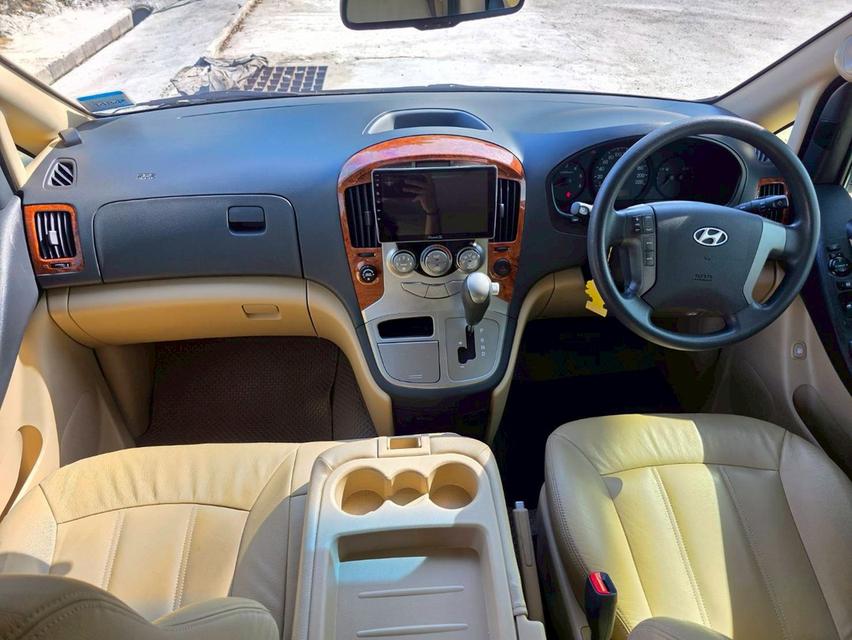 HYUNDAI H-1 VIP สีดำ ปี 2015 ไมล์ 130,000 กม. 10