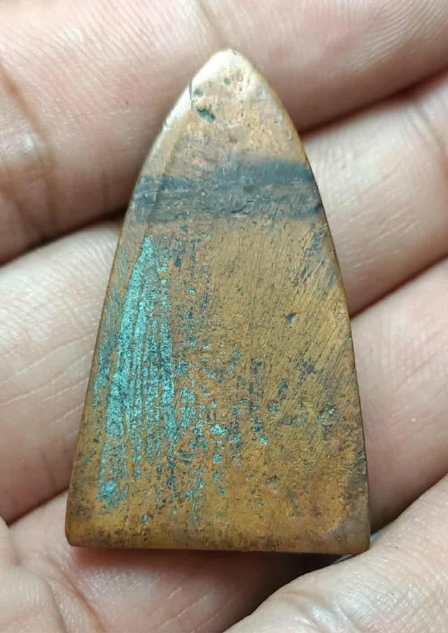 หลวงปู่ทวดวัดช้างให้หลังเตารีด 2