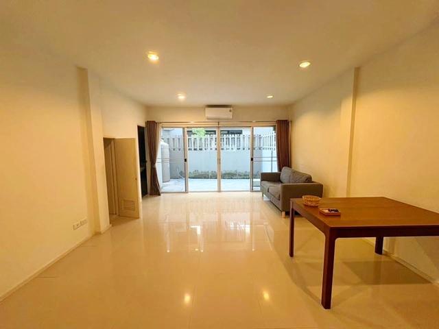 เดอะไนน์ พระราม 9 1.2 กม. พัฒนาการ18-26 พระราม9 ARL รามคำแหง 1.8 กม. ให้เช่าทาวน์โฮม 3 ชั้น 3 นอน 3 น้ำ 3