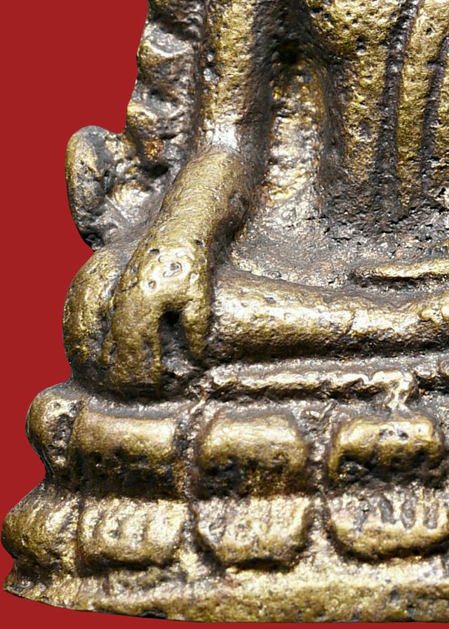 พระพุทธชินราชอินโดจีน ปี 2485 พิมพ์ต้อใหญ่บัวขีด เนื้อโลหะ ตอกโค๊ต 12