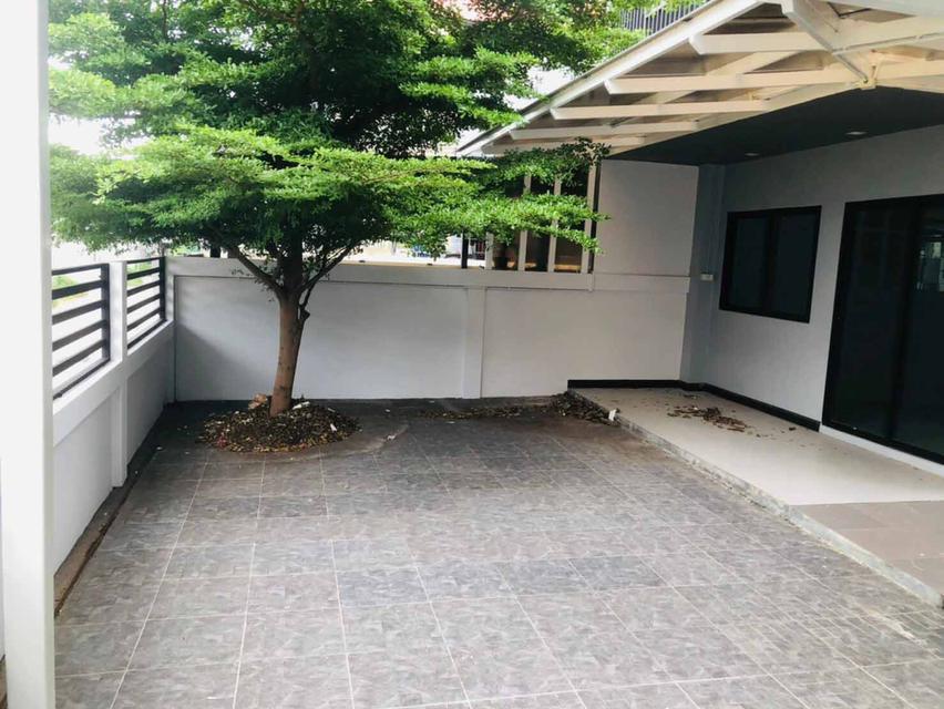 ขาย :ทาวน์โฮม 3 ชั้น พร้อมอาคารชั้นเดียว เนื้อที่ 43.9 ตรว. ถนนเสรีไทย 9 แยก 2-3-4