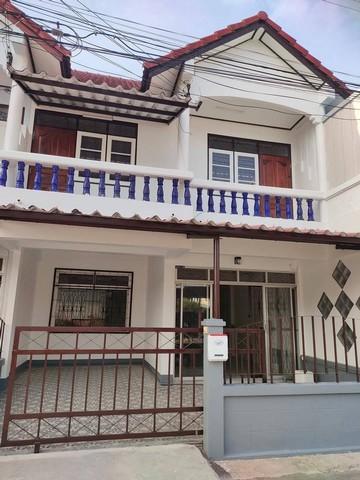 เช่าบ้านทาวน์เฮ้าส์ ( บ้านสวย รีโนเวทเต็ม) 3 ห้องนอน 2 ห้องน้ำ 1 ห้องครัว