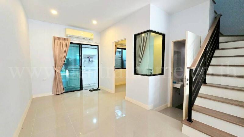 ทาวน์โฮม สิริ เพลส รังสิต เดินทางสะดวก ใกล้ทางด่วนบางพูน 8