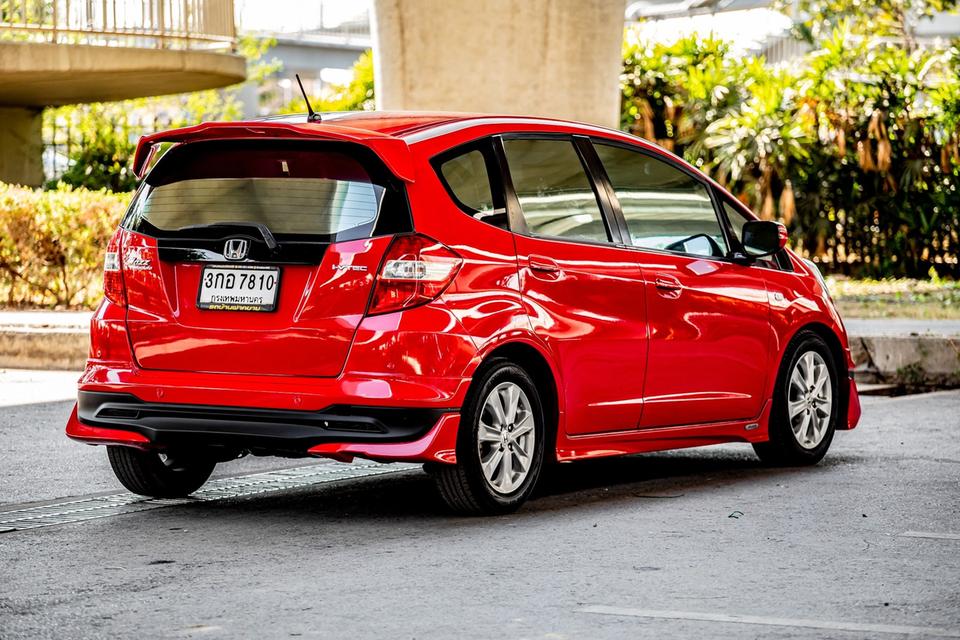 Honda Jazz 1.5 V ปี 2014 Auto สีแดง สวยสภาพดี 5