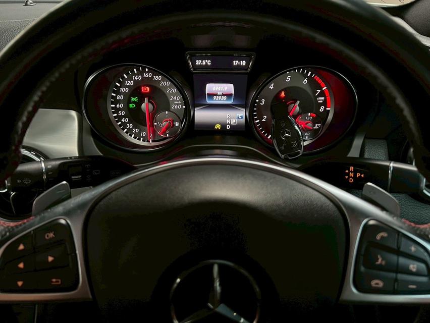 Mercedes-Benz GLA250 AMG Dynamic SUV 8