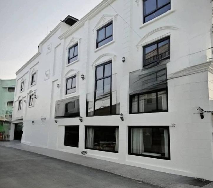 ให้เช่าอาคาร / อาคารสำนักงาน / โชว์รูม 3 ชั้น / พื้นที่อาคาร 900 ตารางเมตร ตกแต่งแล้ว / ริมถนนงามวงศ์วาน 3