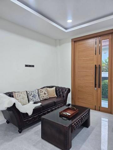 ขายบ้านเดี่ยว 2 ชั้น บ้านเปล่าไม่มีเฟอร์ มีแอร์ให้ทุกห้อง (เฟอร์ที่เห็นคือเอามาไว้นั่งรับรองลูกค้าค่ะ) 3